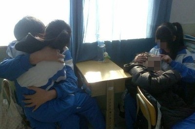 日本初中生早恋接吻_接吻_初中生接吻照 - 巴思