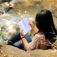 看书的唯美女生文艺范头像,有的边看书边听歌-18kb