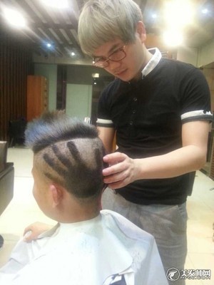 男士个性短发雕刻剪菠萝头刻字男士发型图片陈-95kb图片